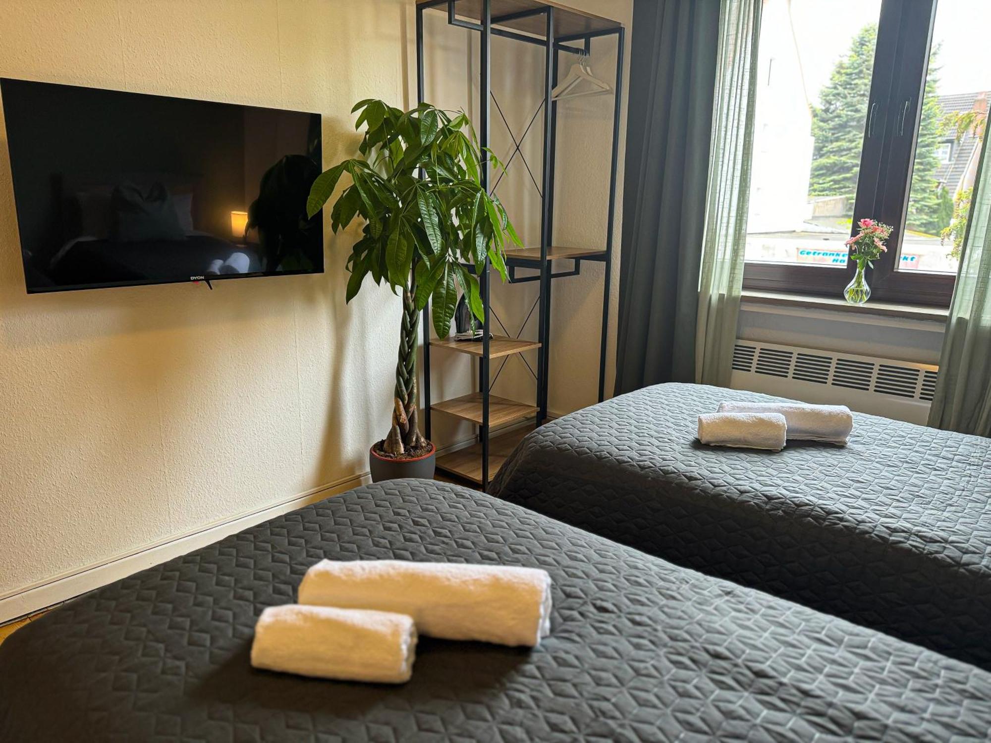 Immostay #8 - Haus Fuer 13 Personen Mit 7 Zimmer - Grosser Garten & Grill, Free Parking, Wlan BRE Eksteriør bilde